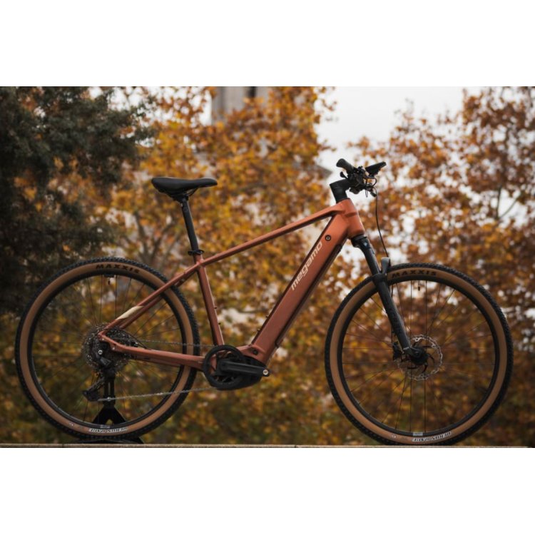 MEGAMO REACH LOW 10 SUV