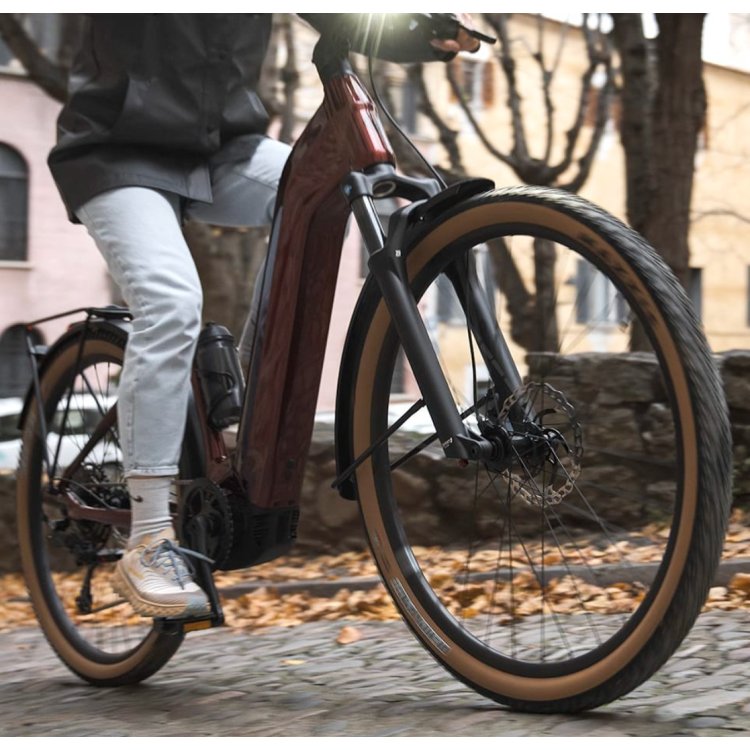 MEGAMO REACH LOW 10 SUV