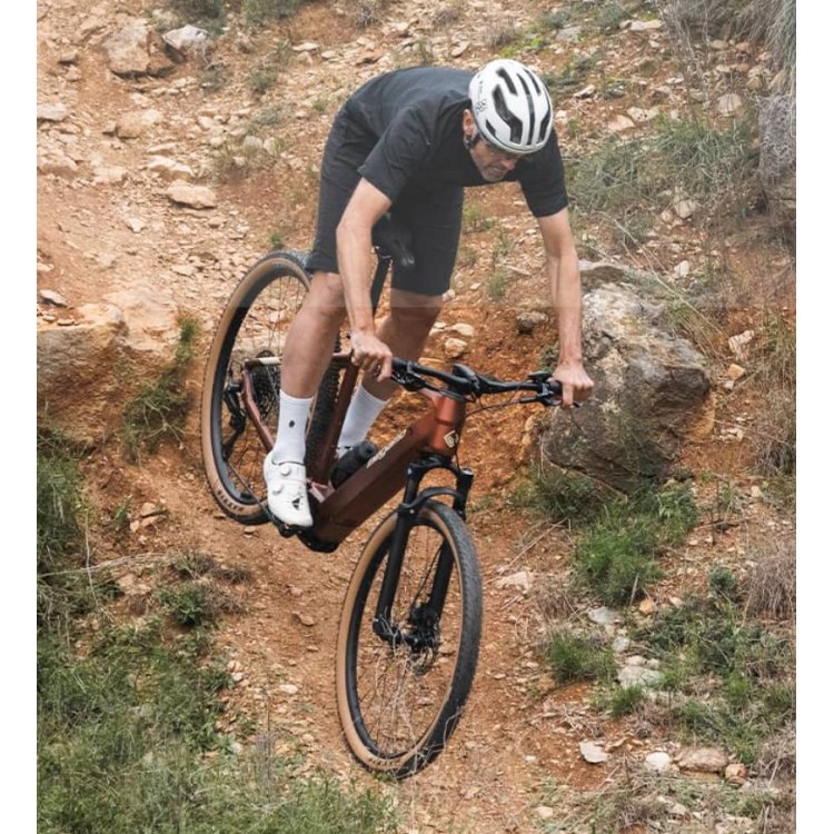 MEGAMO REACH LOW 10 SUV